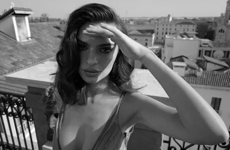 Emily Ratajkowski / emrata nude photo #7299