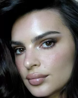 Emily Ratajkowski / emrata nude photo #7301