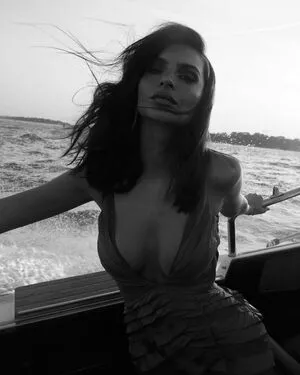 Emily Ratajkowski / emrata nude photo #7306