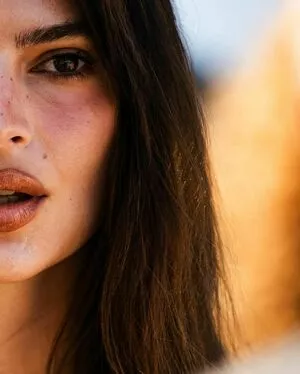 Emily Ratajkowski / emrata nude photo #7348