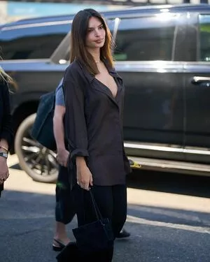 Emily Ratajkowski / emrata nude photo #7363
