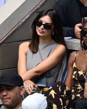 Emily Ratajkowski / emrata nude photo #7368