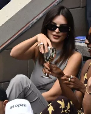 Emily Ratajkowski / emrata nude photo #7369