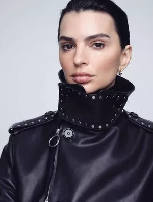 Emily Ratajkowski / emrata nude photo #7411