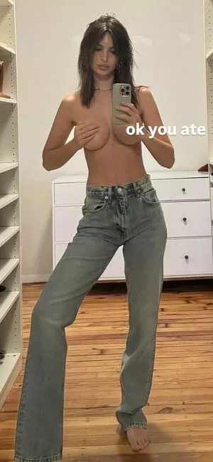 Emily Ratajkowski / emrata nude photo #7418