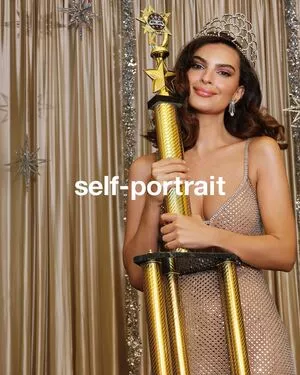 Emily Ratajkowski / emrata nude photo #7422