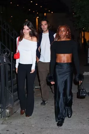 Emily Ratajkowski / emrata nude photo #7443