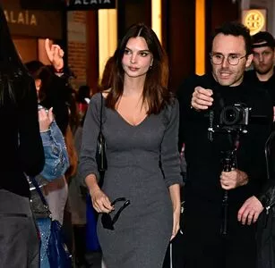 Emily Ratajkowski / emrata nude photo #7502