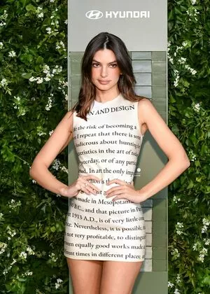 Emily Ratajkowski / emrata nude photo #7593