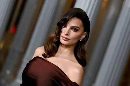 Emily Ratajkowski / emrata nude photo #7649
