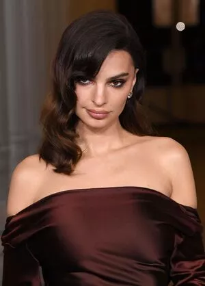 Emily Ratajkowski / emrata nude photo #7681