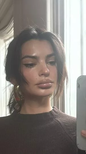Emily Ratajkowski / emrata nude photo #7779
