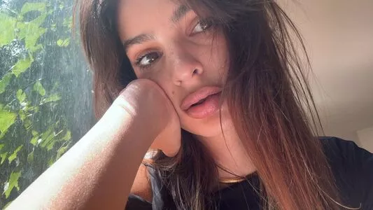 Emily Ratajkowski / emrata nude photo #7818