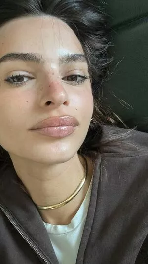 Emily Ratajkowski / emrata nude photo #7819