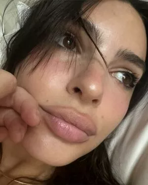 Emily Ratajkowski / emrata nude photo #7821