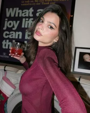Emily Ratajkowski / emrata nude photo #7822