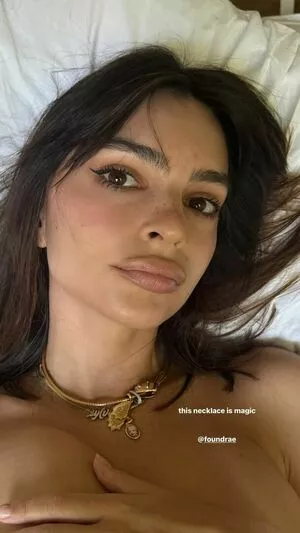Emily Ratajkowski / emrata nude photo #7825