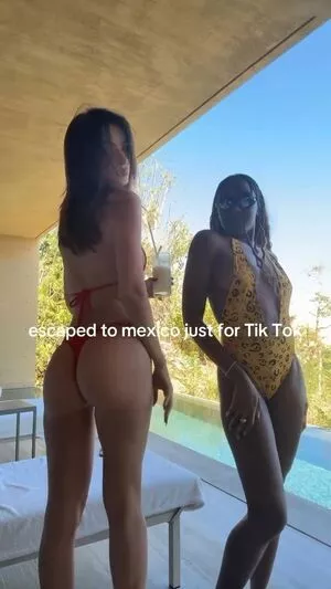 Emily Ratajkowski / emrata nude photo #7842