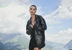 Emily Ratajkowski / emrata nude photo #7889