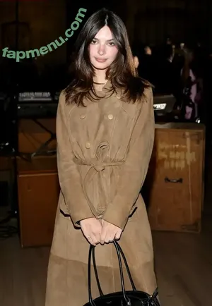 Emily Ratajkowski / emrata nude photo #7915
