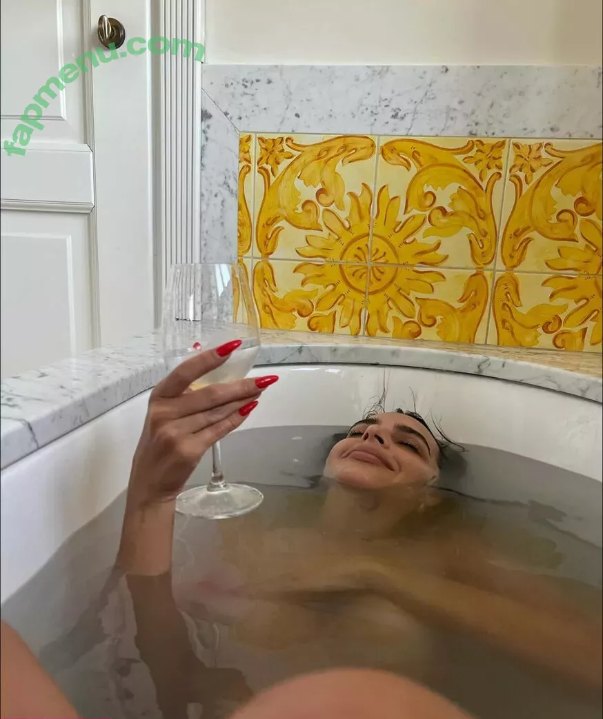 Emily Ratajkowski nude photo #7011 (emrata)