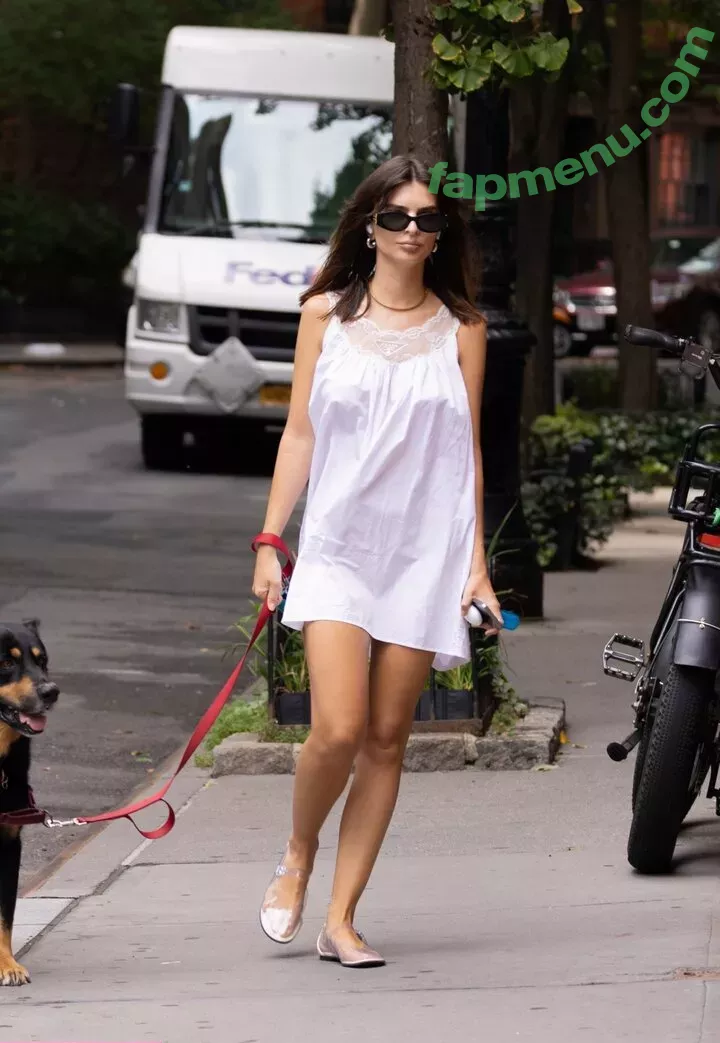 Emily Ratajkowski nude photo #7102 (emrata)