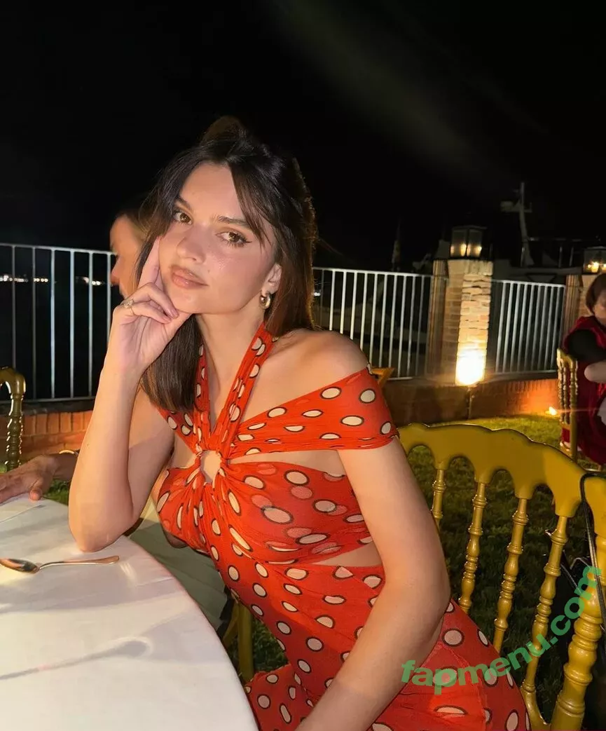 Emily Ratajkowski nude photo #7317 (emrata)