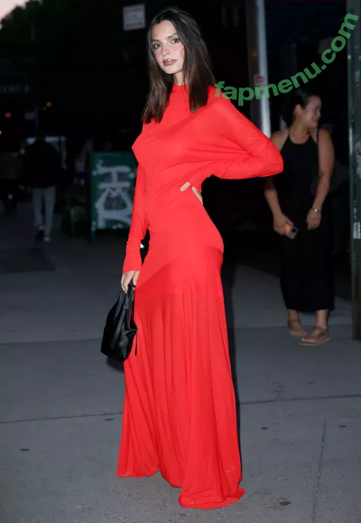 Emily Ratajkowski nude photo #7323 (emrata)