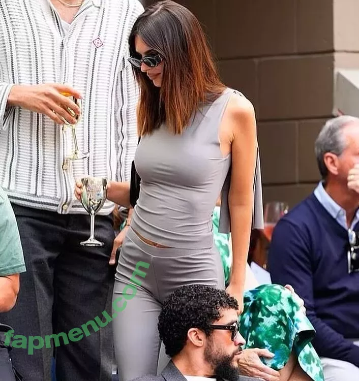 Emily Ratajkowski nude photo #7353 (emrata)