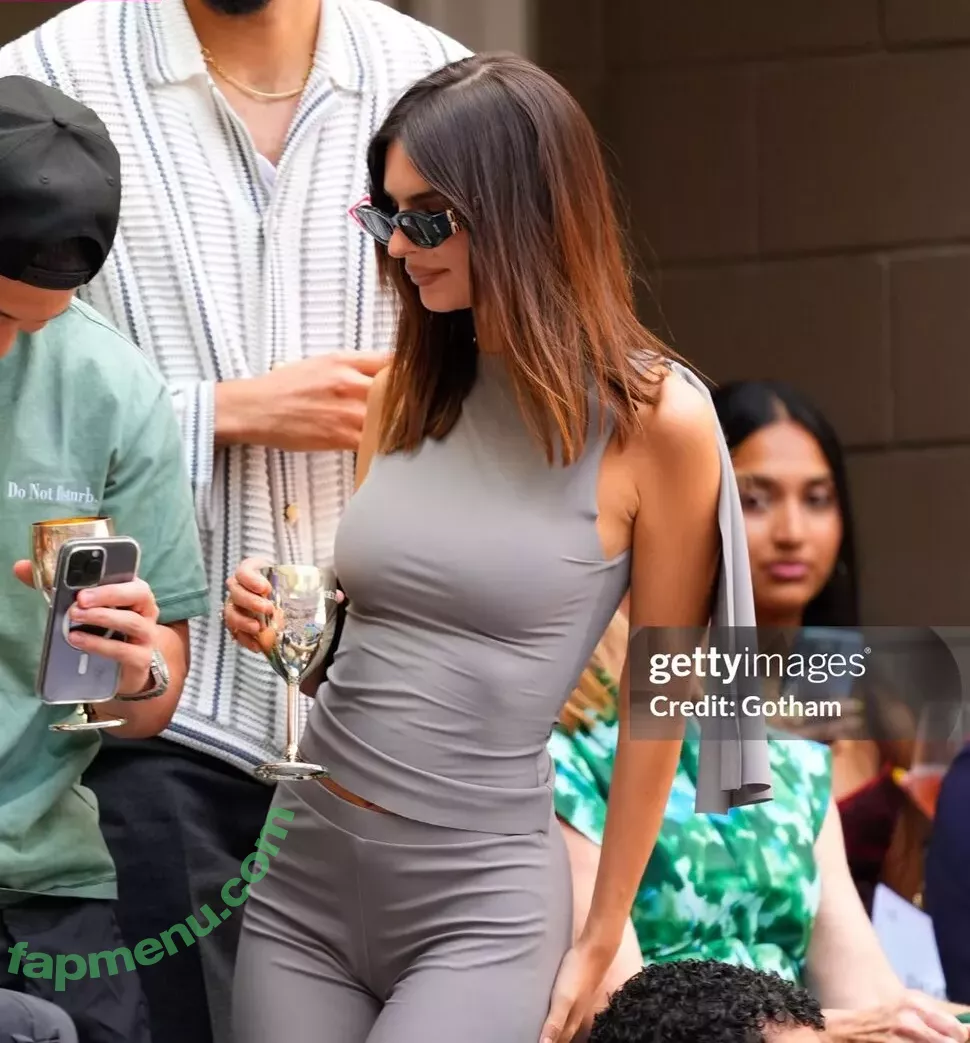 Emily Ratajkowski nude photo #7354 (emrata)