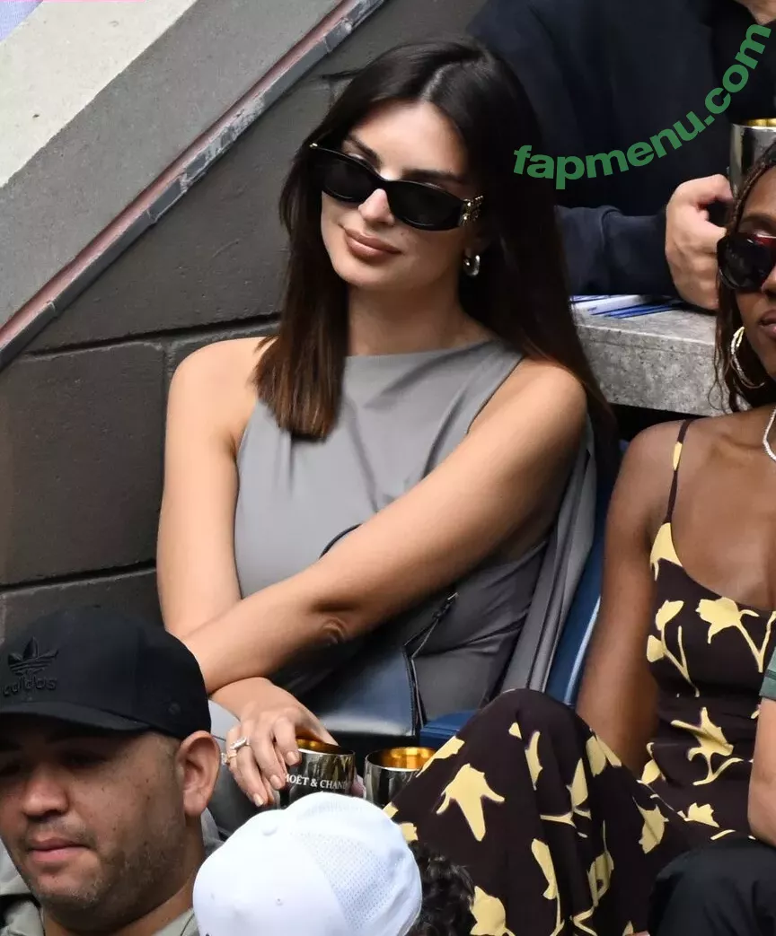 Emily Ratajkowski nude photo #7368 (emrata)