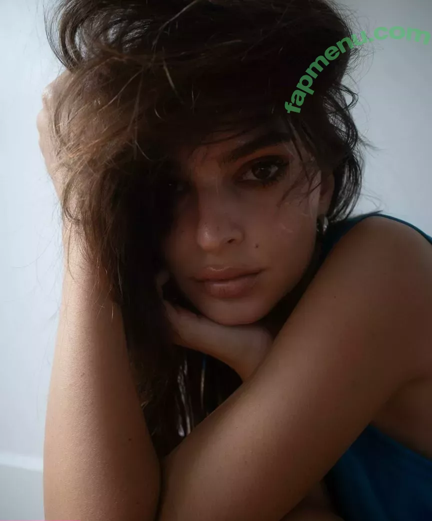 Emily Ratajkowski nude photo #7383 (emrata)