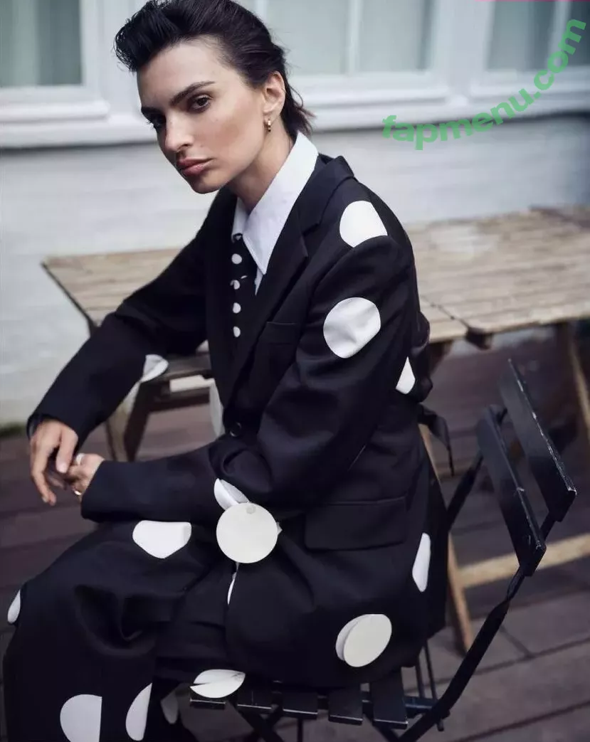Emily Ratajkowski nude photo #7404 (emrata)