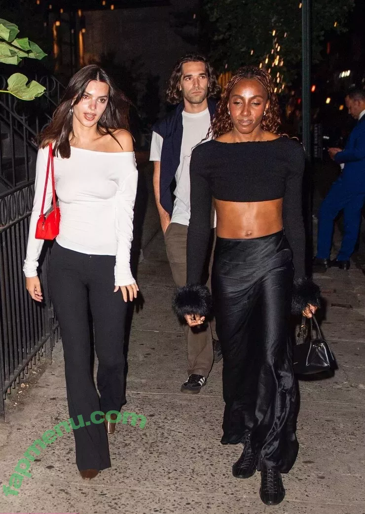 Emily Ratajkowski nude photo #7429 (emrata)