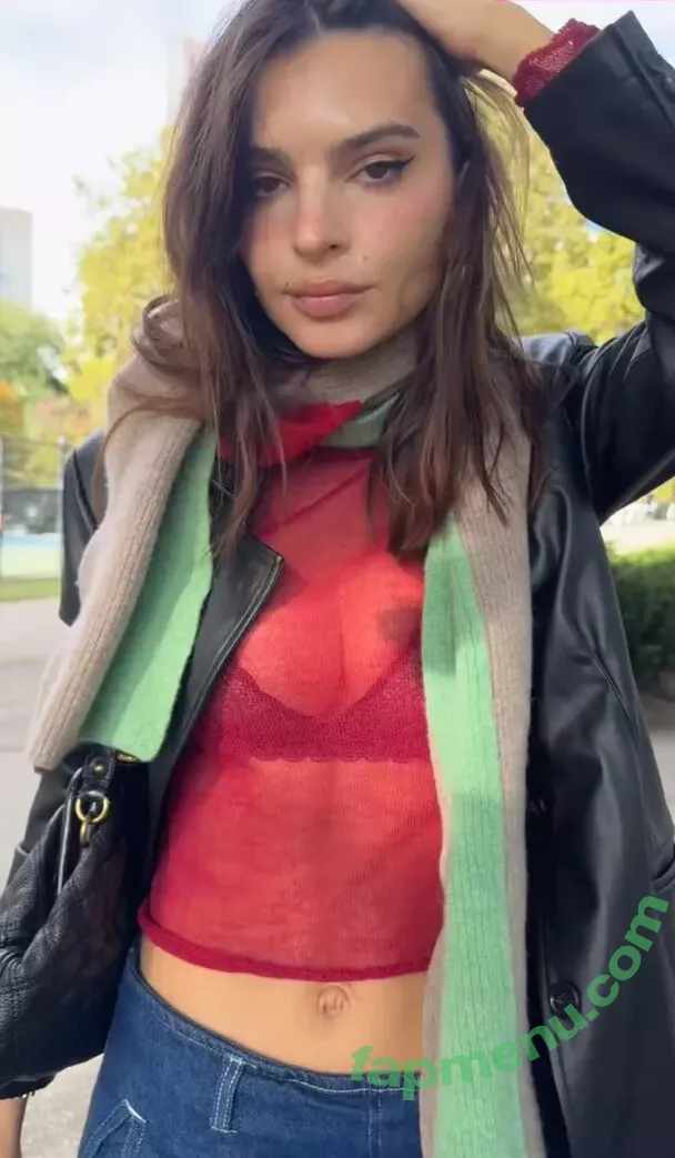 Emily Ratajkowski nude photo #7463 (emrata)