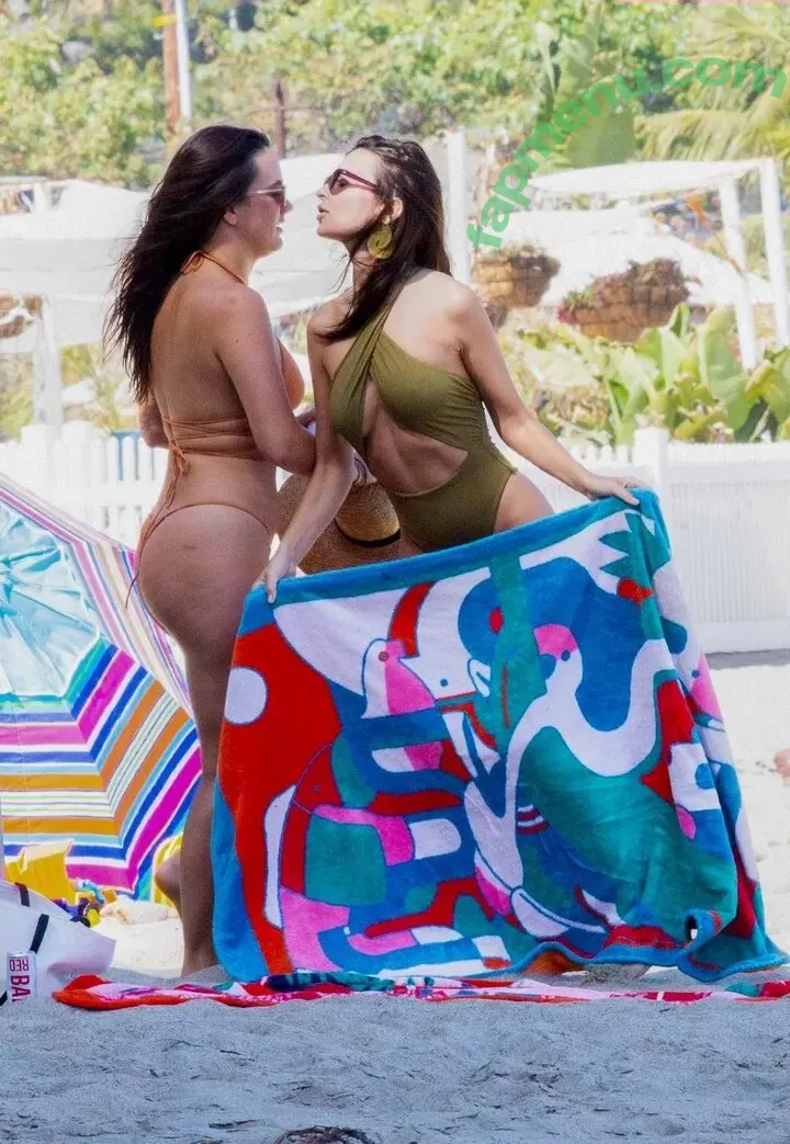 Emily Ratajkowski nude photo #7629 (emrata)