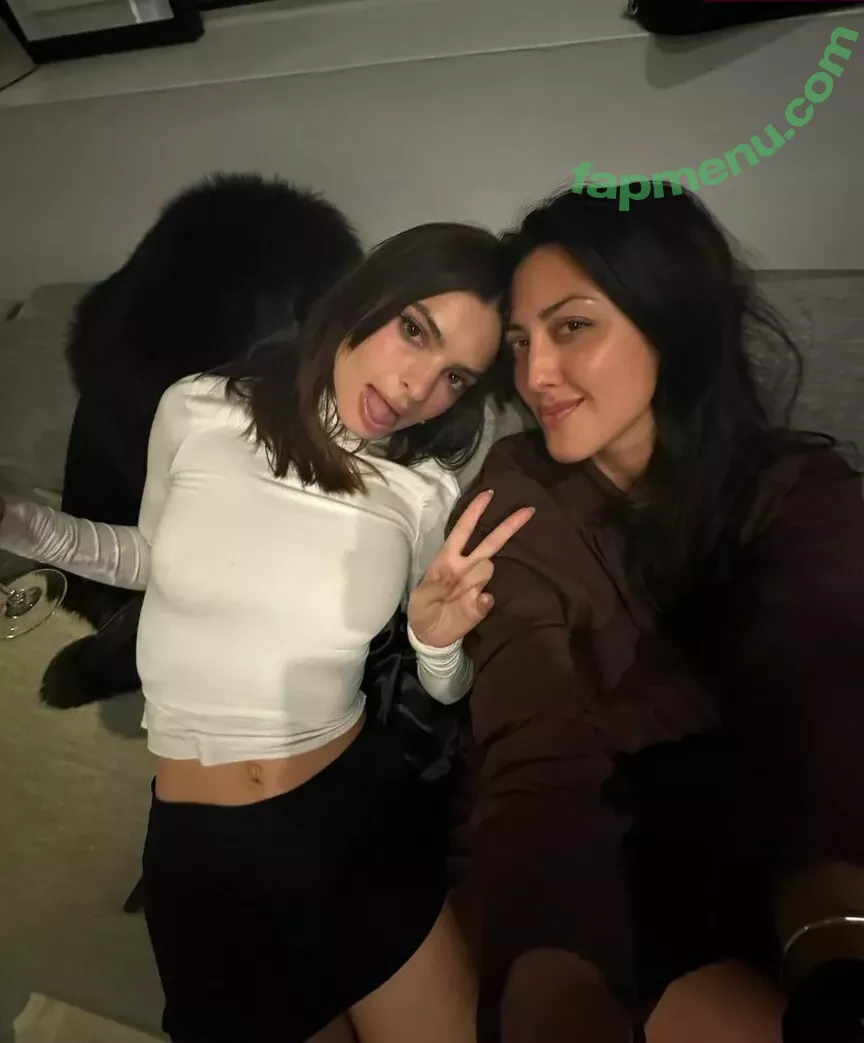 Emily Ratajkowski nude photo #7761 (emrata)