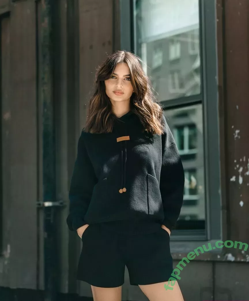 Emily Ratajkowski nude photo #7765 (emrata)