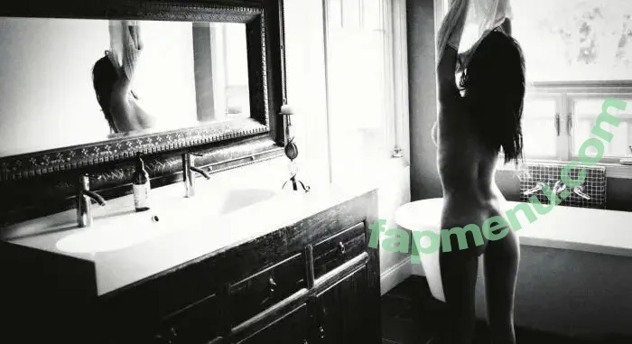 Emily Ratajkowski nude photo #7845 (emrata)