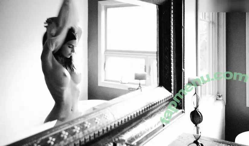 Emily Ratajkowski nude photo #7847 (emrata)