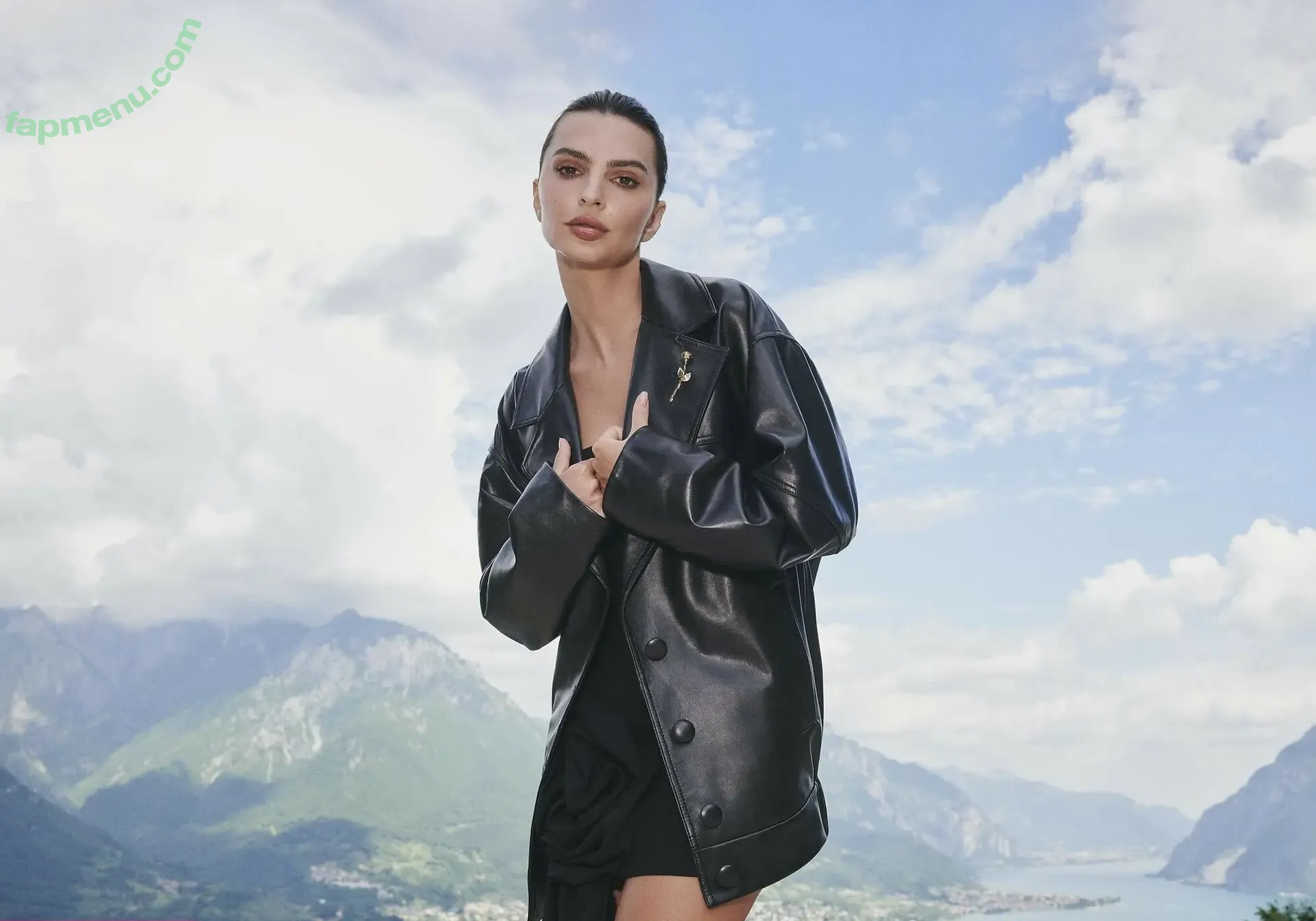 Emily Ratajkowski nude photo #7889 (emrata)