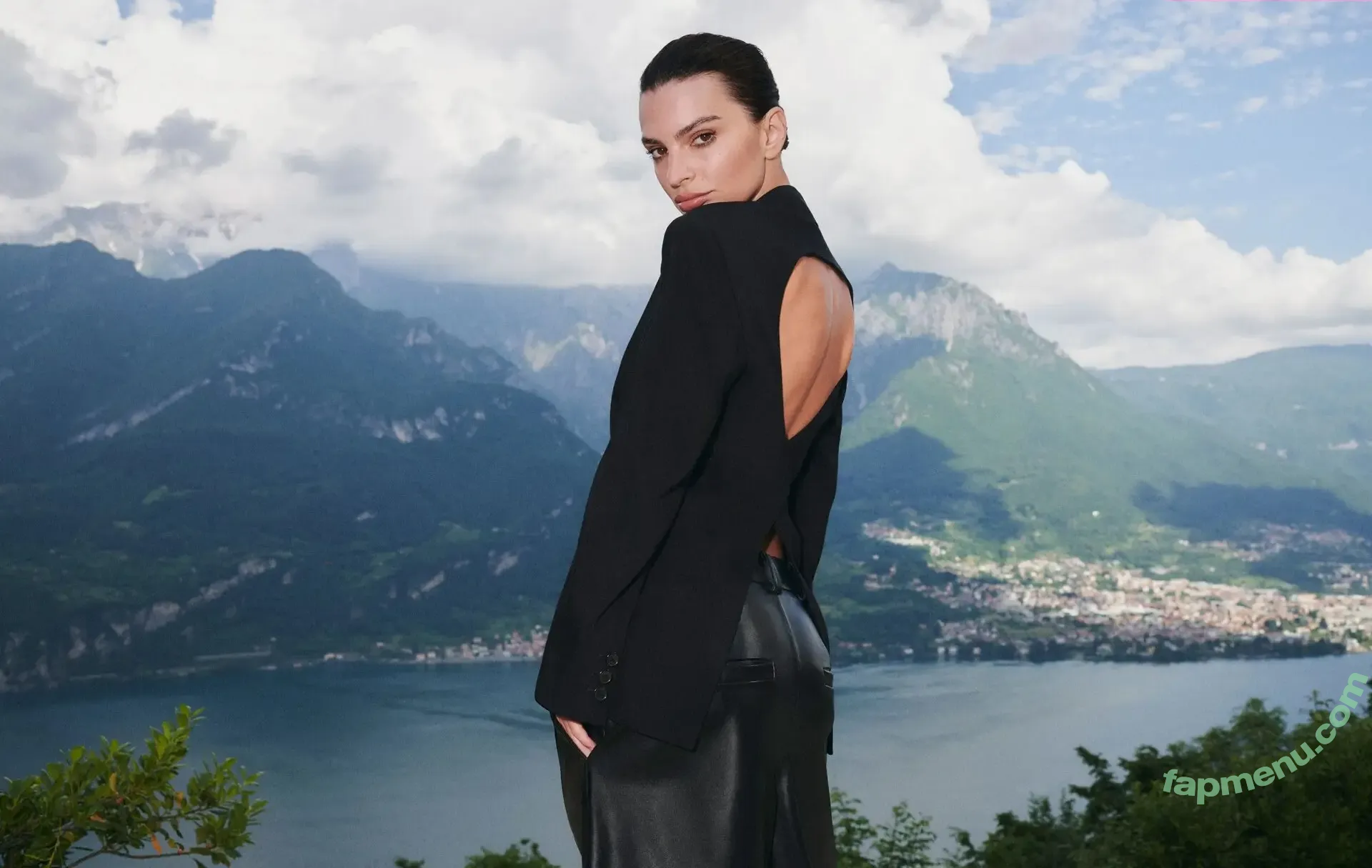 Emily Ratajkowski nude photo #7892 (emrata)
