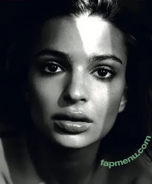 Emily Ratajkowski / emrata nude photo #8179
