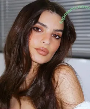 Emily Ratajkowski / emrata nude photo #8199
