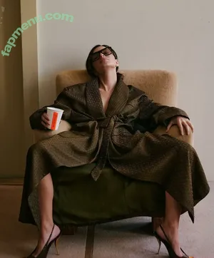 Emily Ratajkowski / emrata nude photo #8200