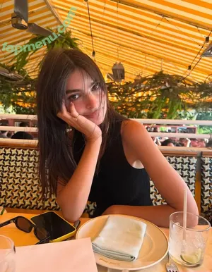 Emily Ratajkowski / emrata nude photo #8715