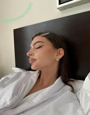 Emily Ratajkowski / emrata nude photo #8722