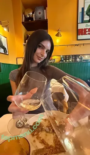 Emily Ratajkowski / emrata nude photo #8755