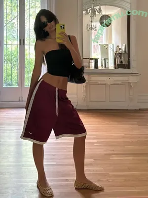 Emily Ratajkowski / emrata nude photo #8758