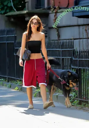 Emily Ratajkowski / emrata nude photo #8782